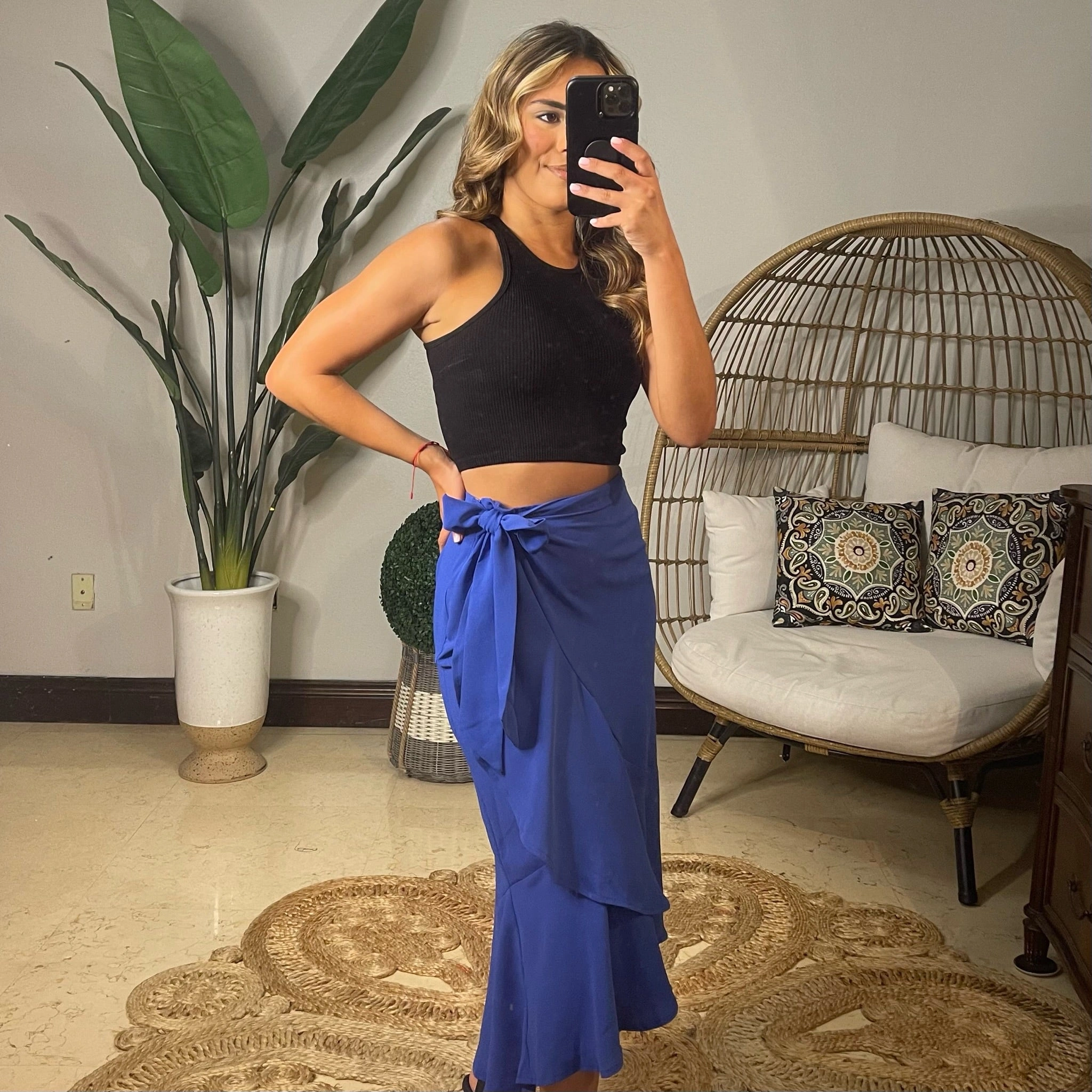 Gonna Avvolgente Blu: Eleganza Mediterranea in un Istante! Un'Onda di Stile Sulla Tua Pelle.
